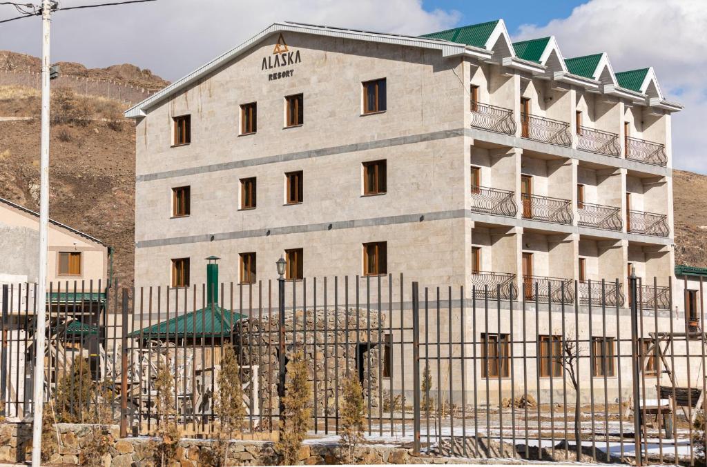 Nespecifikovaný výhled na hory nebo výhled na hory při pohledu z hotelu