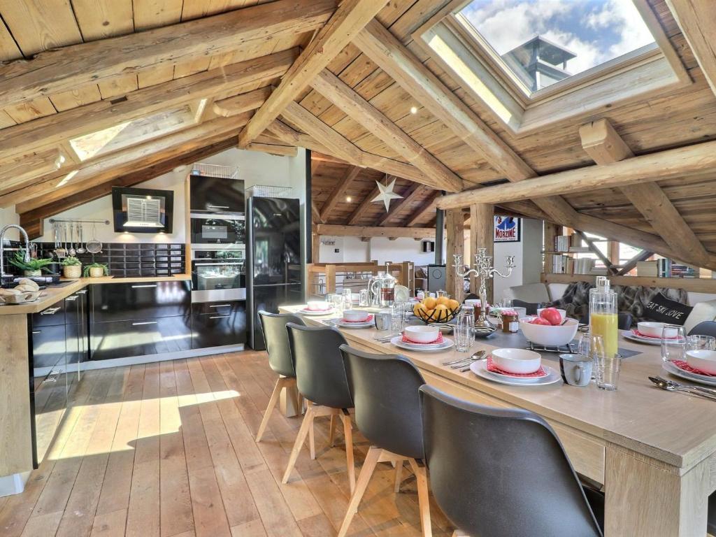 ห้องอาหารหรือที่รับประทานอาหารของ Appartement Morzine, 6 pièces, 10 personnes - FR-1-627-17