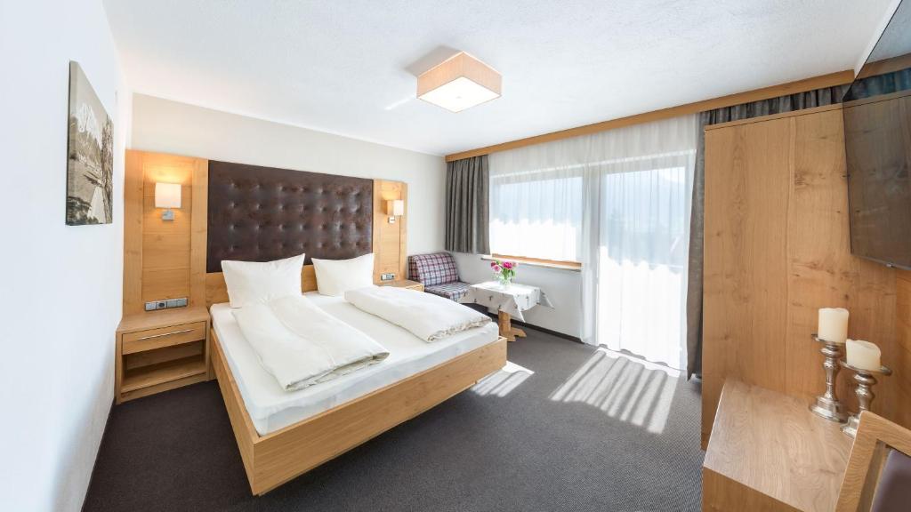 A bed or beds in a room at BIRKENHOF premium apart & suites