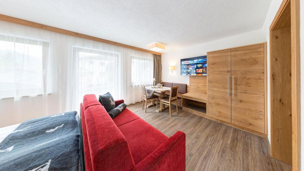 A television and/or entertainment centre at BIRKENHOF premium apart & suites
