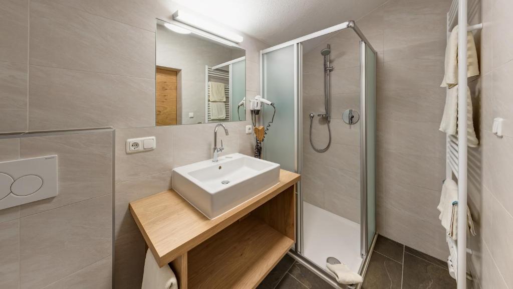 A bathroom at BIRKENHOF premium apart & suites
