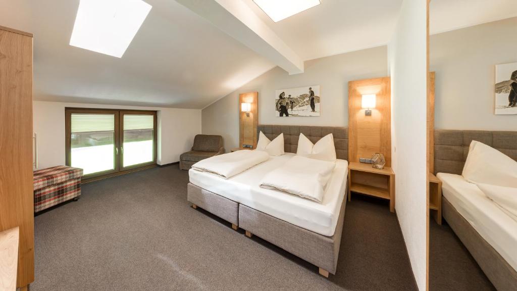 A bed or beds in a room at BIRKENHOF premium apart & suites