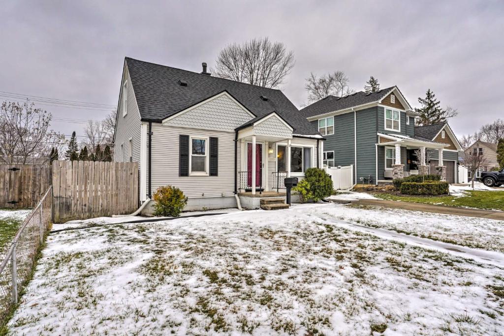 Cozy Royal Oak Home with Fenced Yard!, Royal Oak Updated 2023 Prices