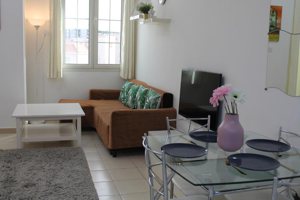 Posezení v ubytování Bright, spacious and cozy studio apartment