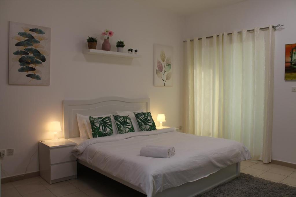 Postel nebo postele na pokoji v ubytování Bright, spacious and cozy studio apartment