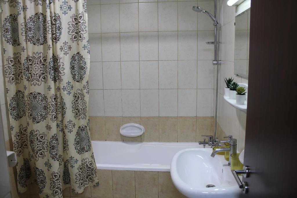 Koupelna v ubytování Bright, spacious and cozy studio apartment