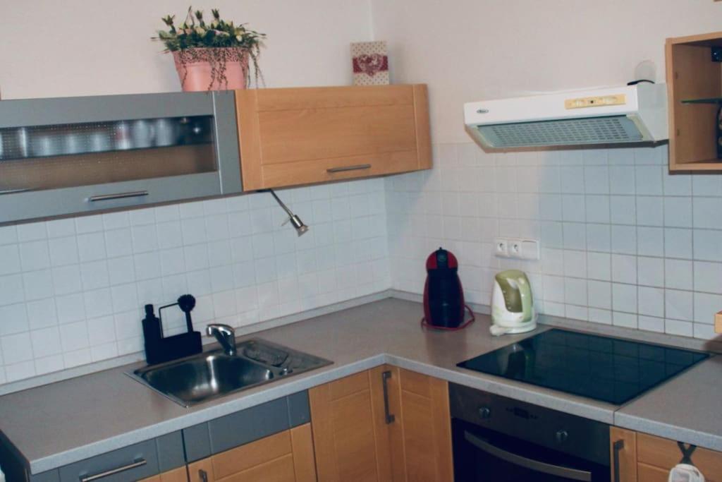 A kitchen or kitchenette at JASMINE APARTMENT - FREE PARKING - CITY CENTER - SKIBUS - TATRALANDIA 5km