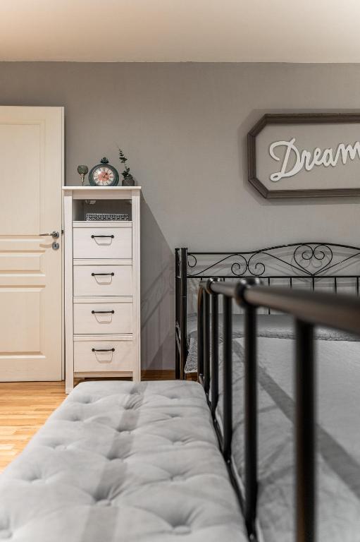 Posteľ alebo postele v izbe v ubytovaní Old Town Apartment Podtatranskeho
