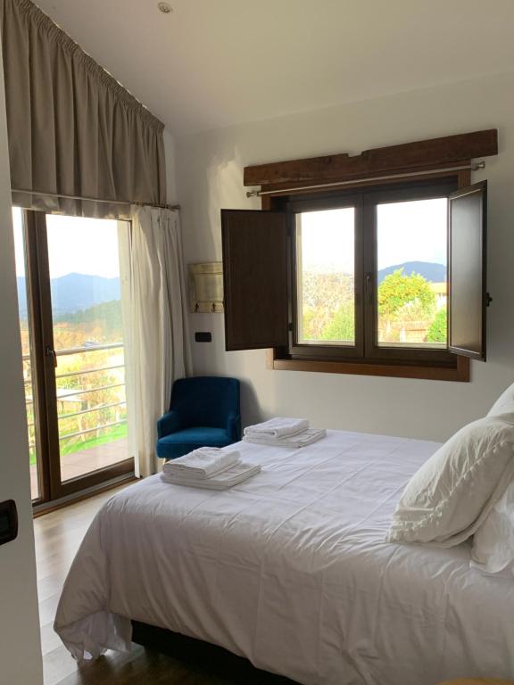 Casa O Corvo, chalet cerca de Vigo en plena naturaleza - Casa De Cuatro Dormitorios