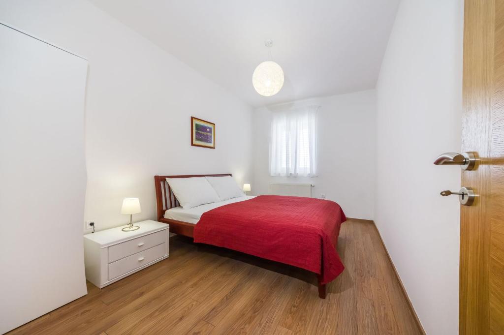 Postel nebo postele na pokoji v ubytování Apartment Alex 1