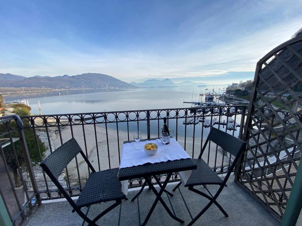 a table and chairs on a balcony with a view of the water at Bellavista in Feriolo in Baveno