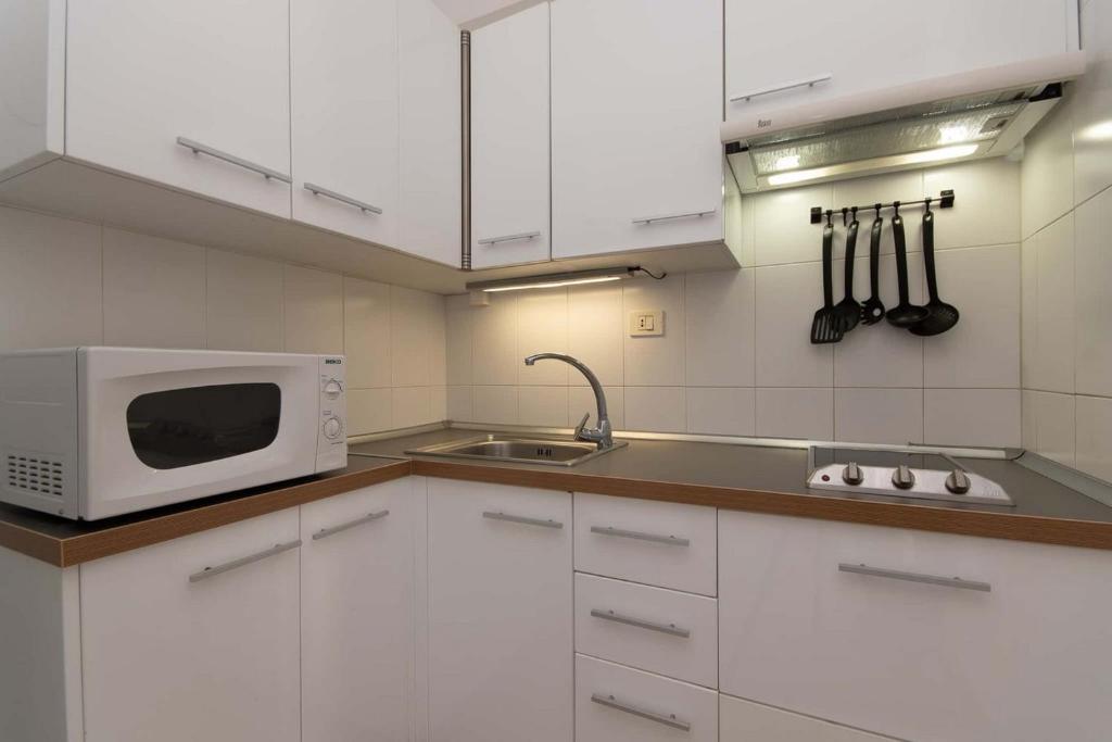 Kuchyň nebo kuchyňský kout v ubytování Virginia Apartment