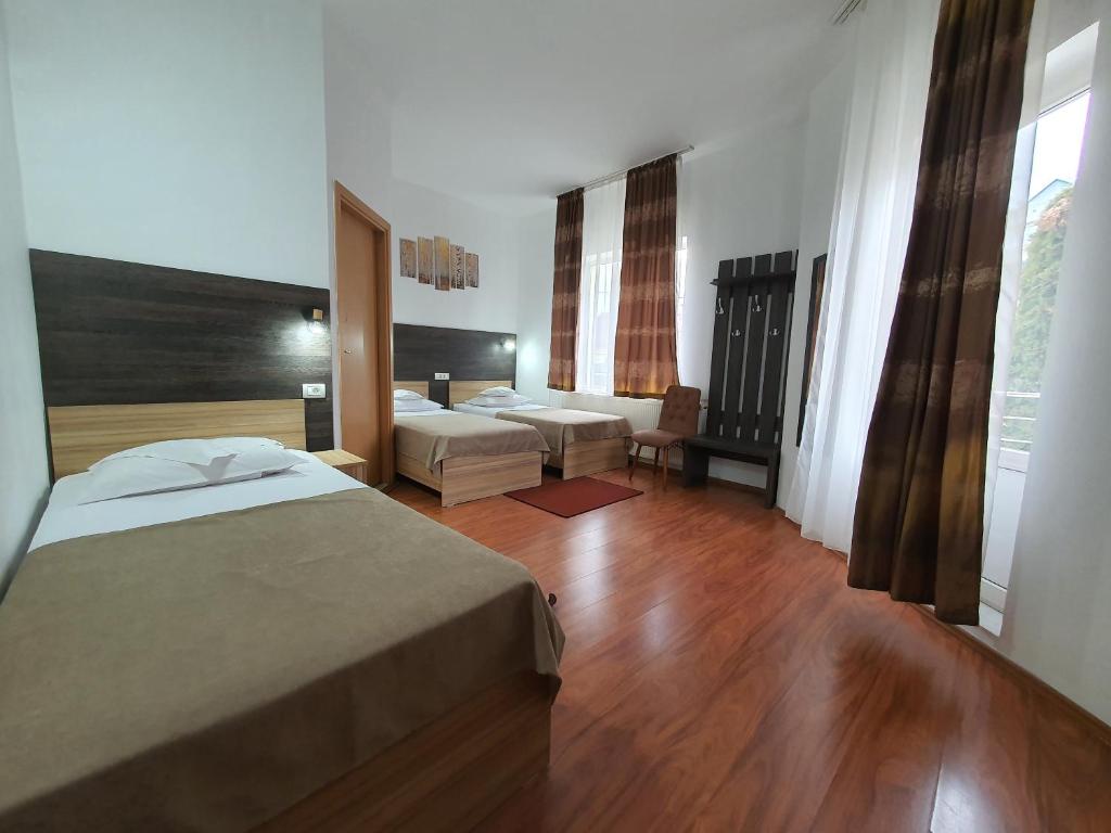 Postel nebo postele na pokoji v ubytování Hotel Mures