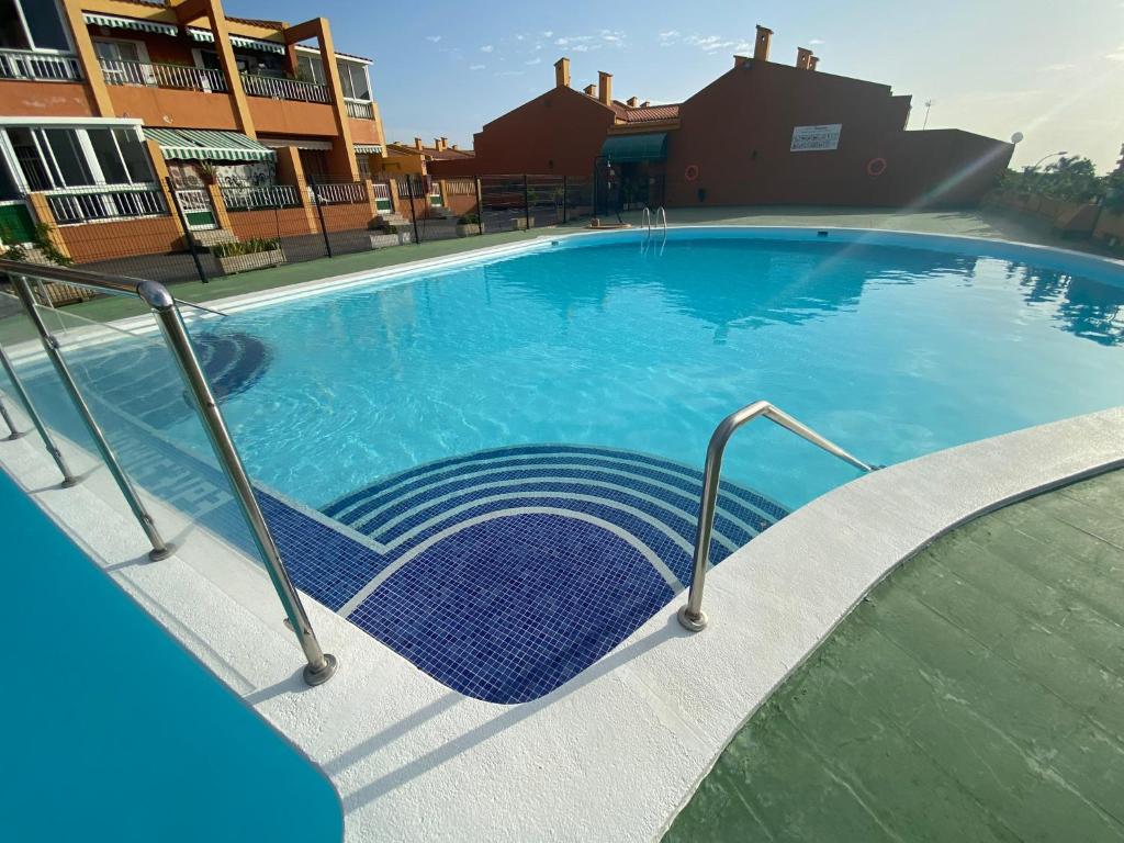 Bazén v ubytování Simon beach house Los Cristianos nebo v jeho okolí