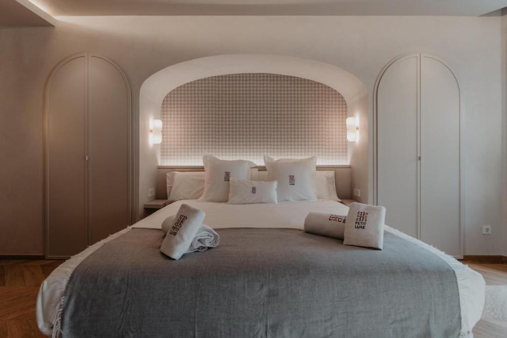 Posteľ alebo postele v izbe v ubytovaní Hotel Petit Luxe