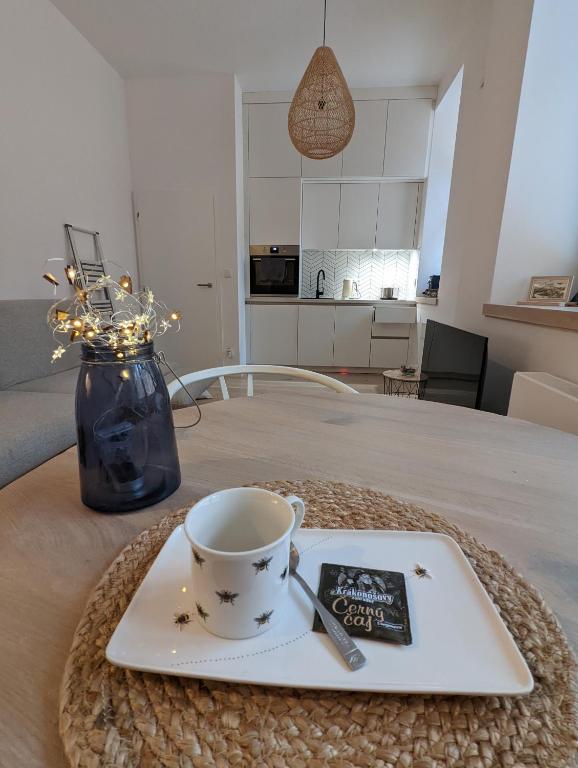 Příslušenství pro přípravu čaje a kávy v ubytování JASMIN HOME Apartments