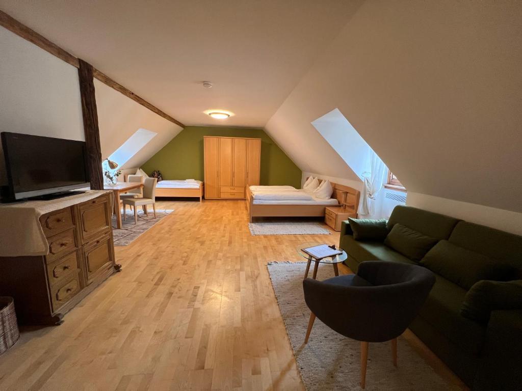 TV a/nebo společenská místnost v ubytování Hotel Gasthof Kohlmayr