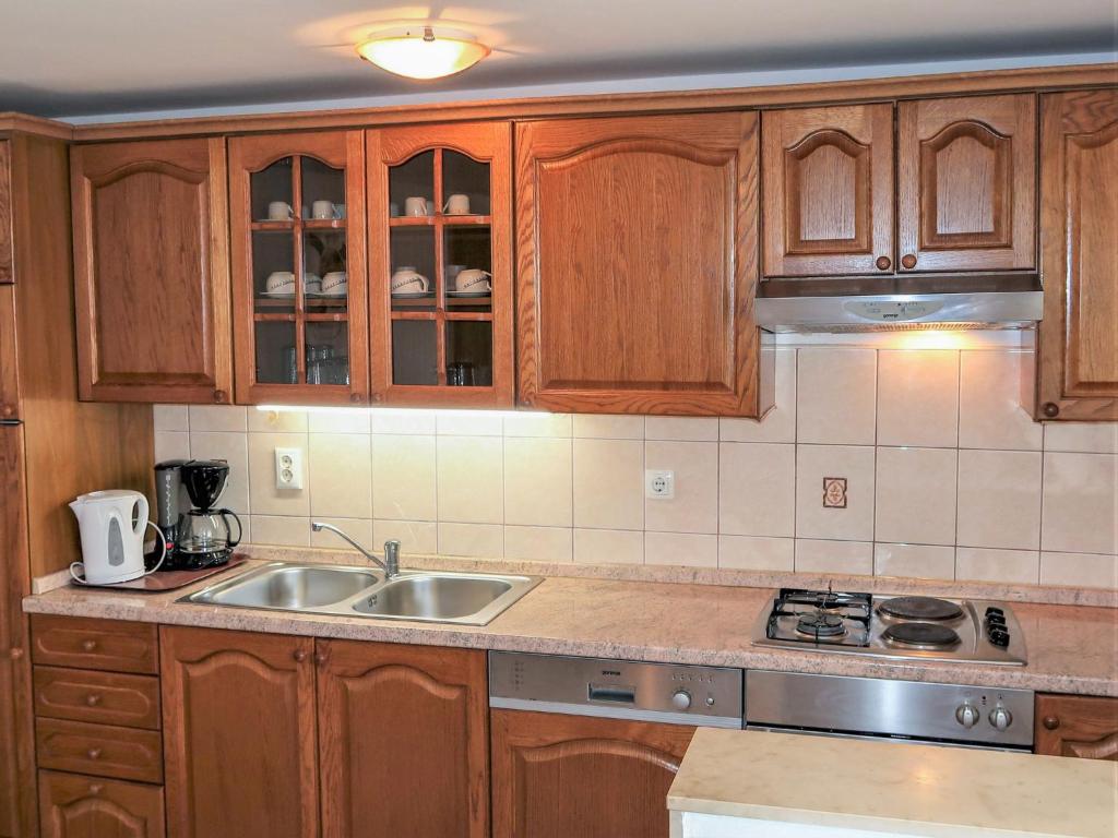 Kuchyň nebo kuchyňský kout v ubytování Apartment Filip Jakov-2 by Interhome