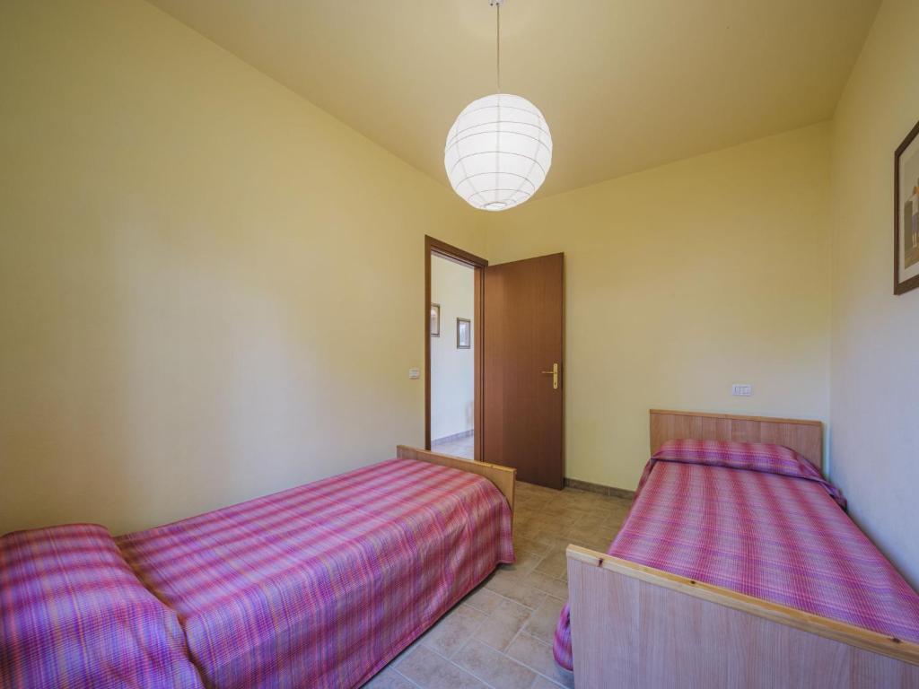 Łóżko lub łóżka w pokoju w obiekcie Apartment Ca` del Lovi-3 by Interhome