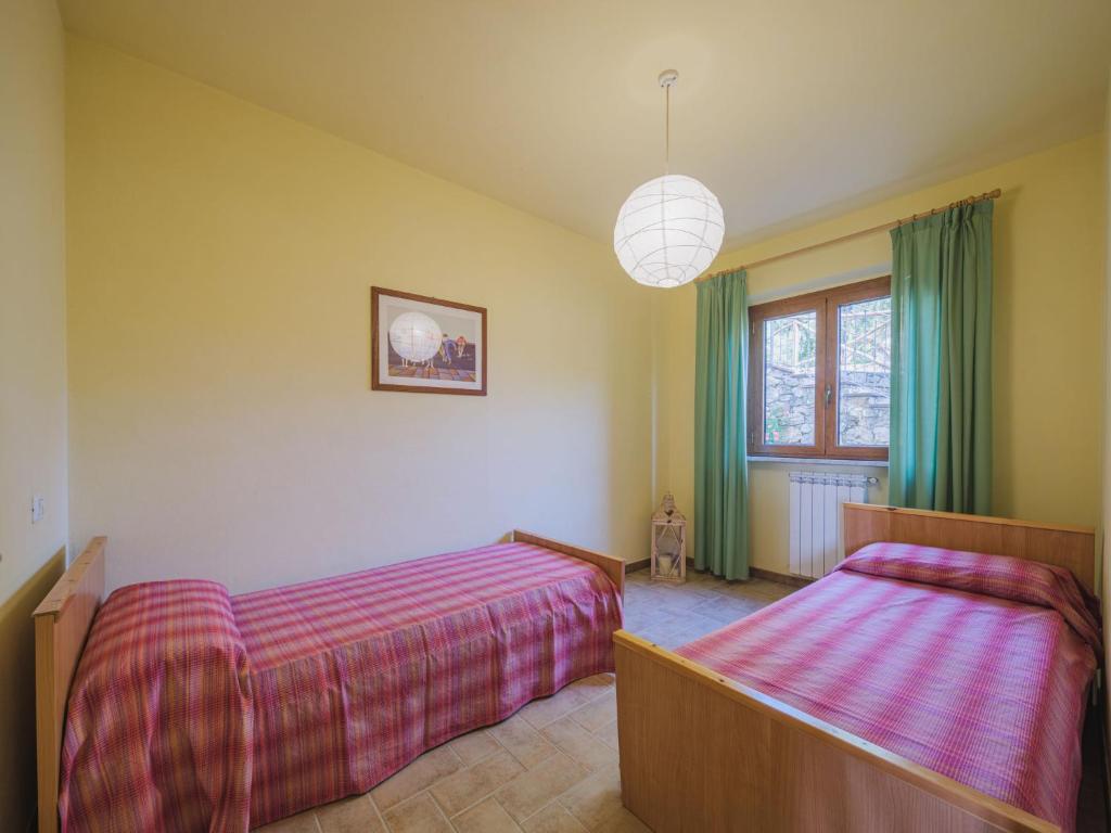 Łóżko lub łóżka w pokoju w obiekcie Apartment Ca` del Lovi-3 by Interhome