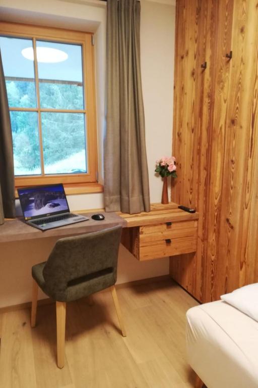 Postel nebo postele na pokoji v ubytování Apartment Chalet Edelweiß by Interhome