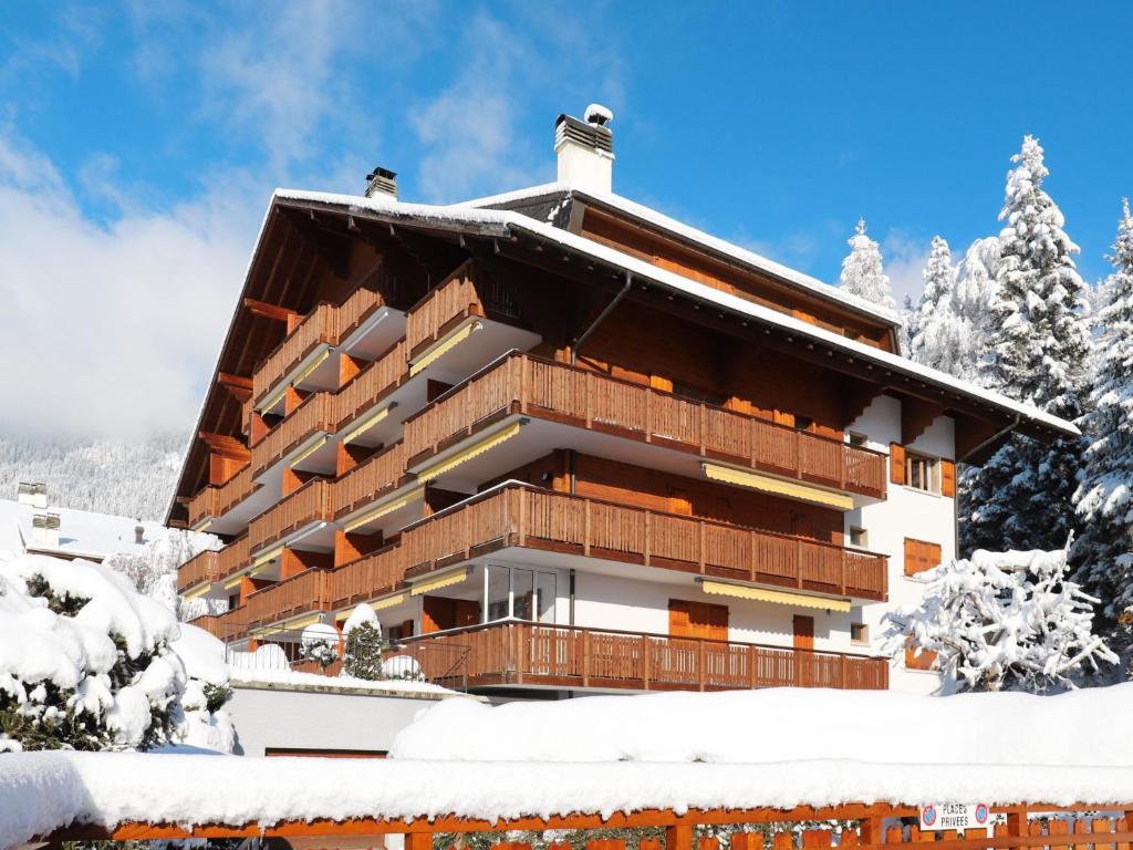 Το Apartment Grand Hôtel A10 by Interhome τον χειμώνα