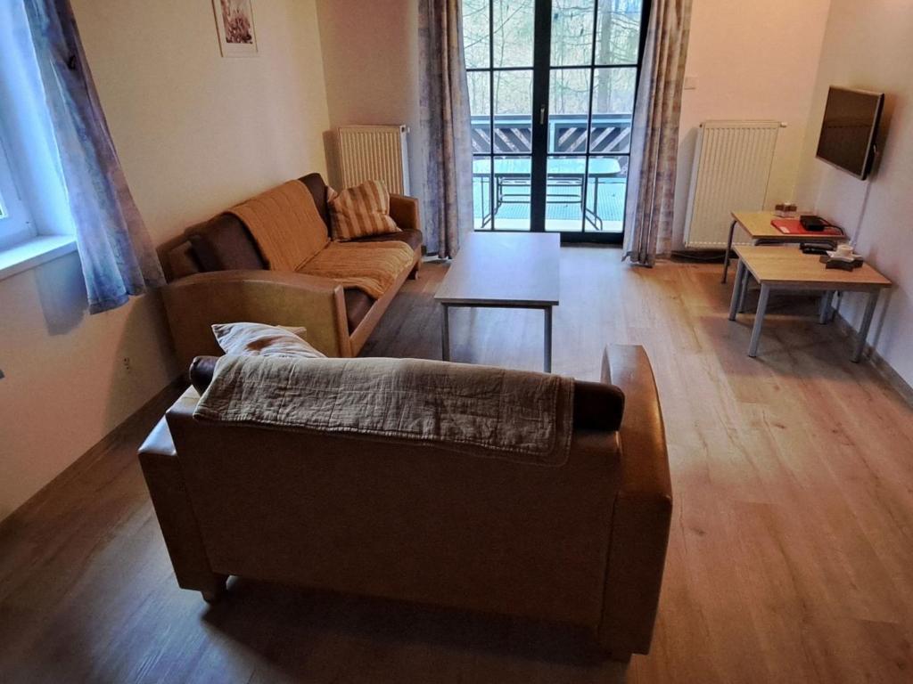 Telewizja i/lub zestaw kina domowego w obiekcie Holiday Home Holiday Hill 39 by Interhome