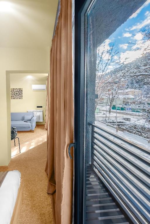 Postel nebo postele na pokoji v ubytování LALO Hotel Abastumani