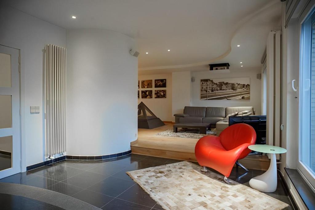 Ruang duduk di Big and comfortable triplex in Knokke