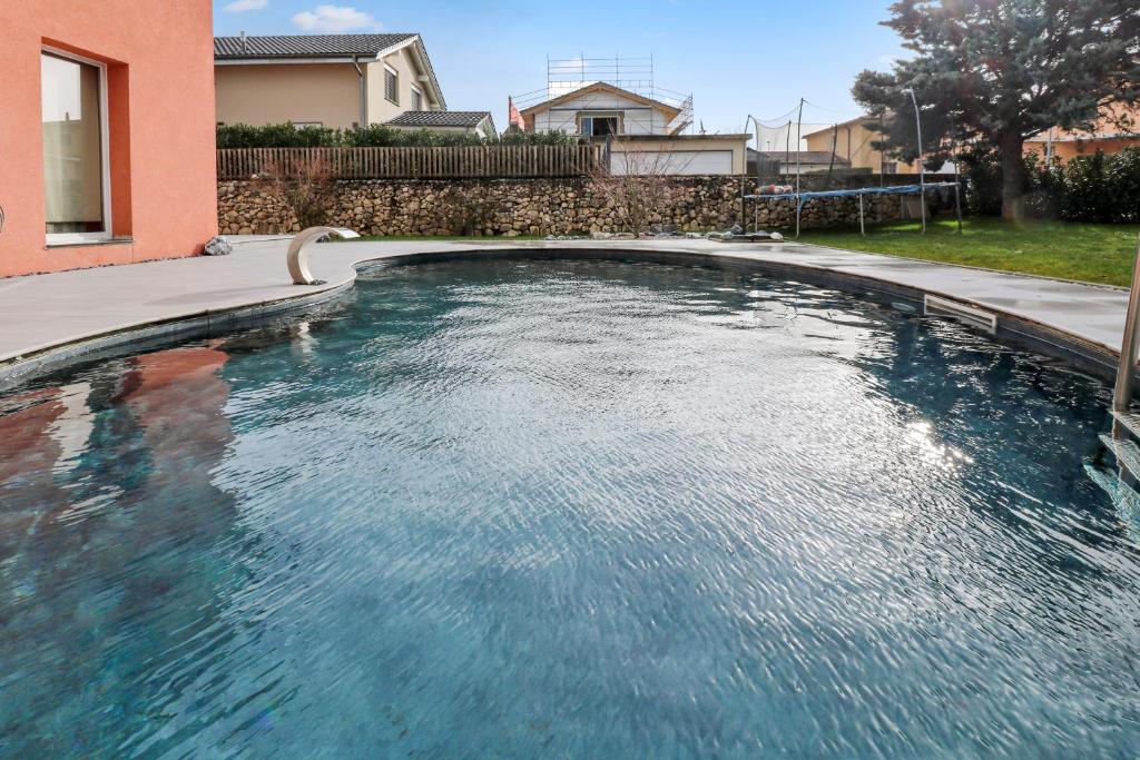 a swimming pool with a bird in the water at Joli duplex avec piscine in Cournillens