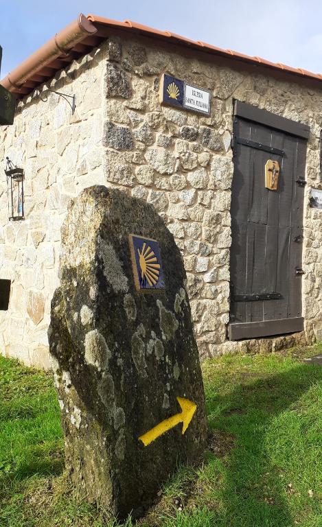 Zdjęcie z galerii obiektu Stone Cottage O CEBREIRO w mieście Curtis