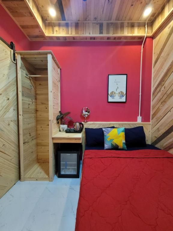 Giường trong phòng chung tại Lightning House
