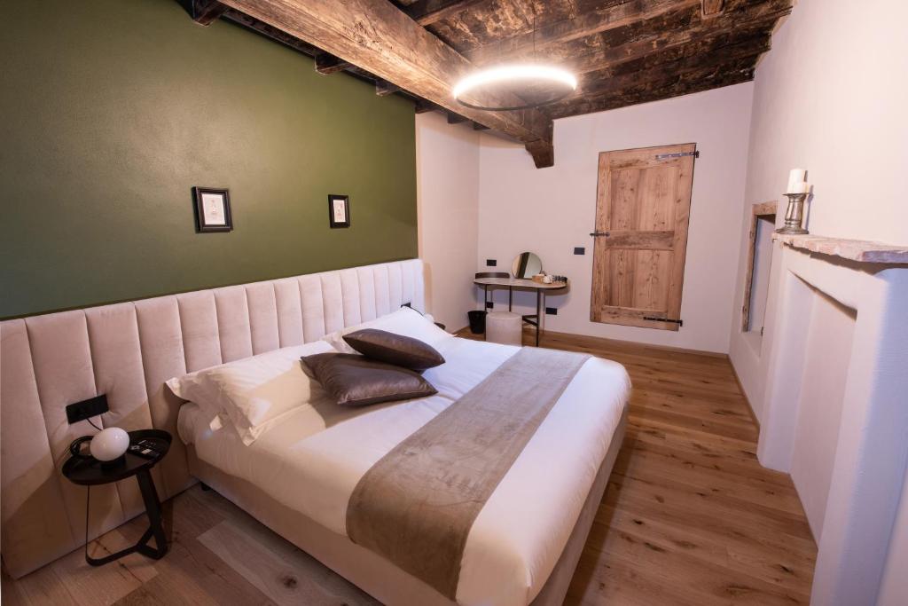 Postel nebo postele na pokoji v ubytování Relais Chiarene