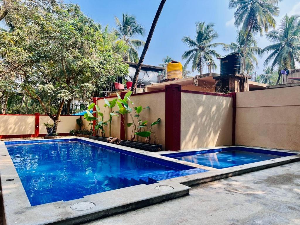 Bazén v ubytování Kay's Calangute Resort Service Apartments nebo v jeho okolí