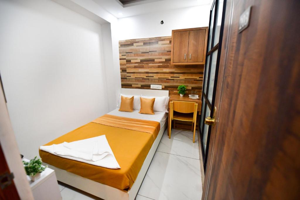 Postel nebo postele na pokoji v ubytování Hotel Surya Lodge