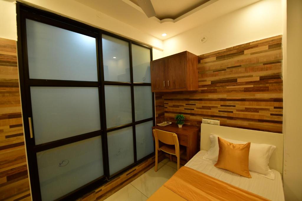 Postel nebo postele na pokoji v ubytování Hotel Surya Lodge