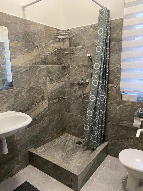 Koupelna v ubytování Tocc Apartman