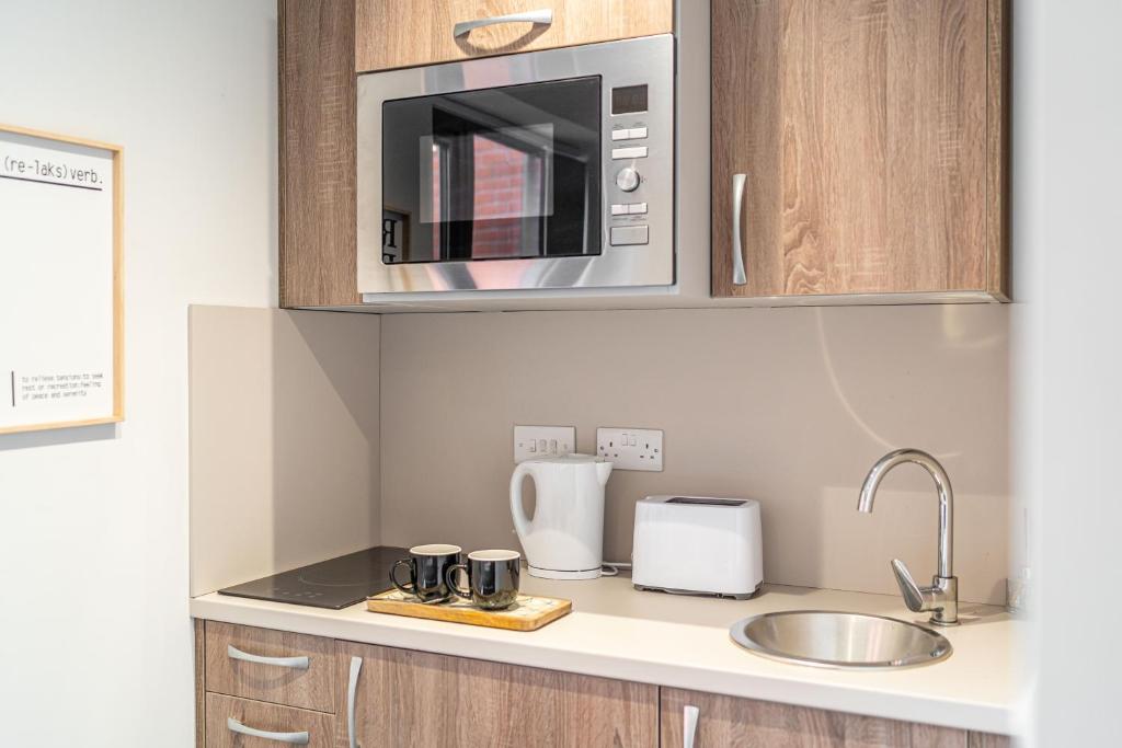 Modern Studio Apartment with Free Parking in Wolverhampton 5min walk to City Centre - Chambre Double