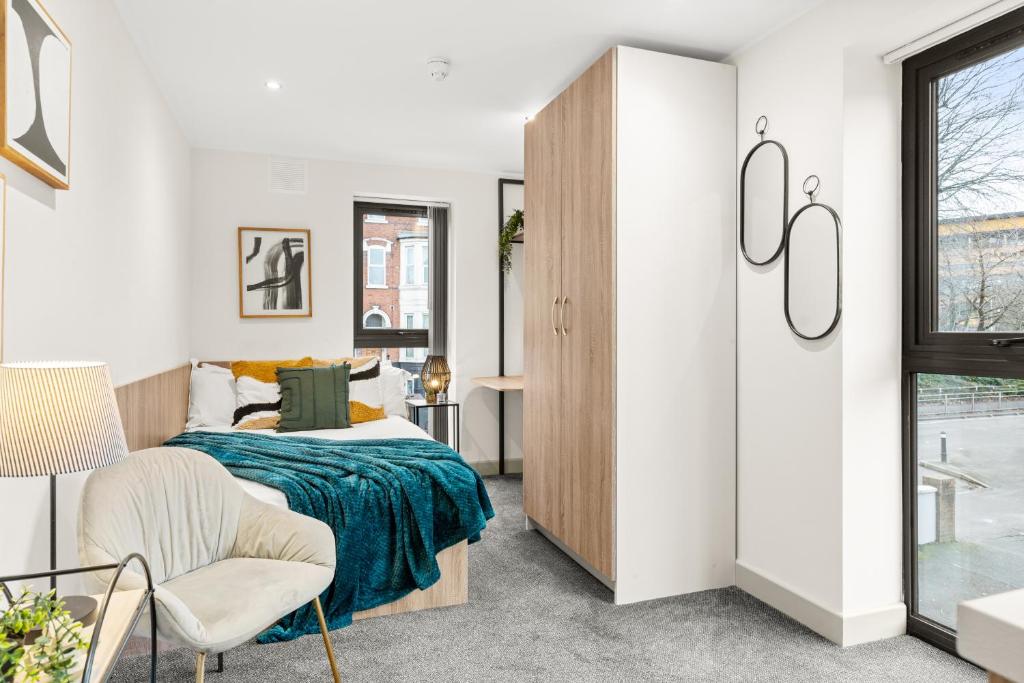 Modern Studio Apartment with Free Parking in Wolverhampton 5min walk to City Centre - Studio De Luxe