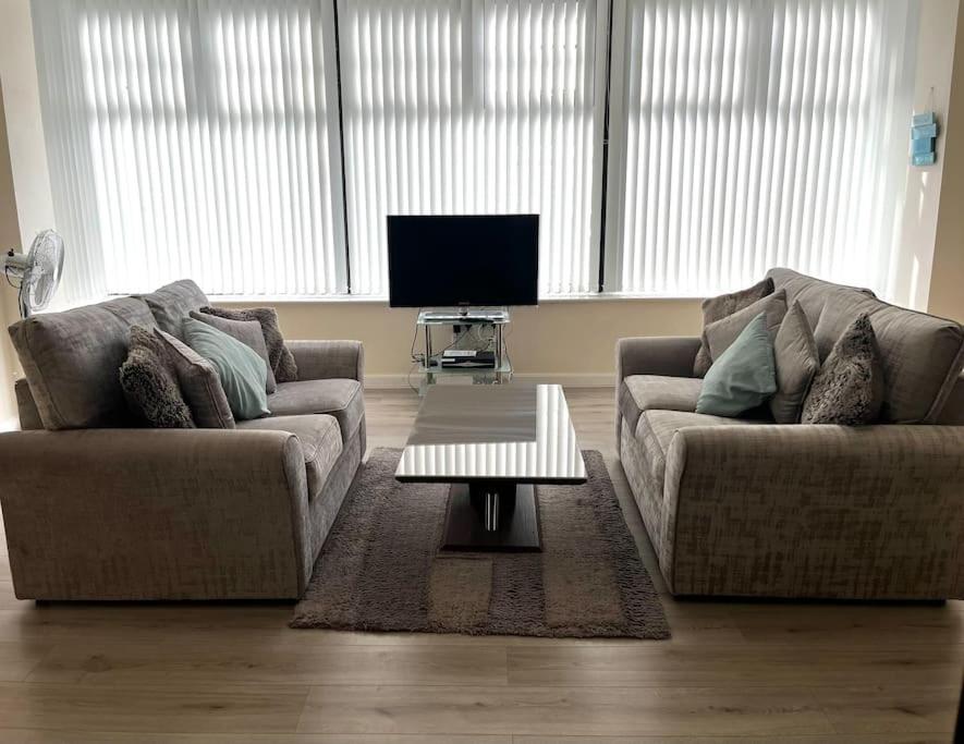 Afbeelding uit fotogalerij van Winter Gardens North Pier Home in Blackpool