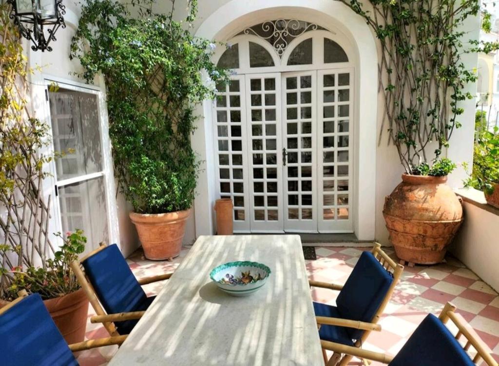 A balcony or terrace at Villino Prota, villa ridente con panorama mozzafiato