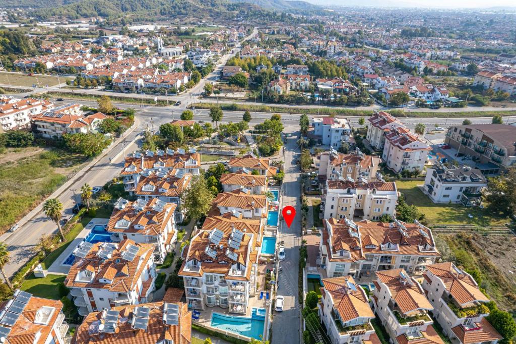 Nespecifikovaný výhled na destinaci Fethiye nebo výhled na město při pohledu z vily