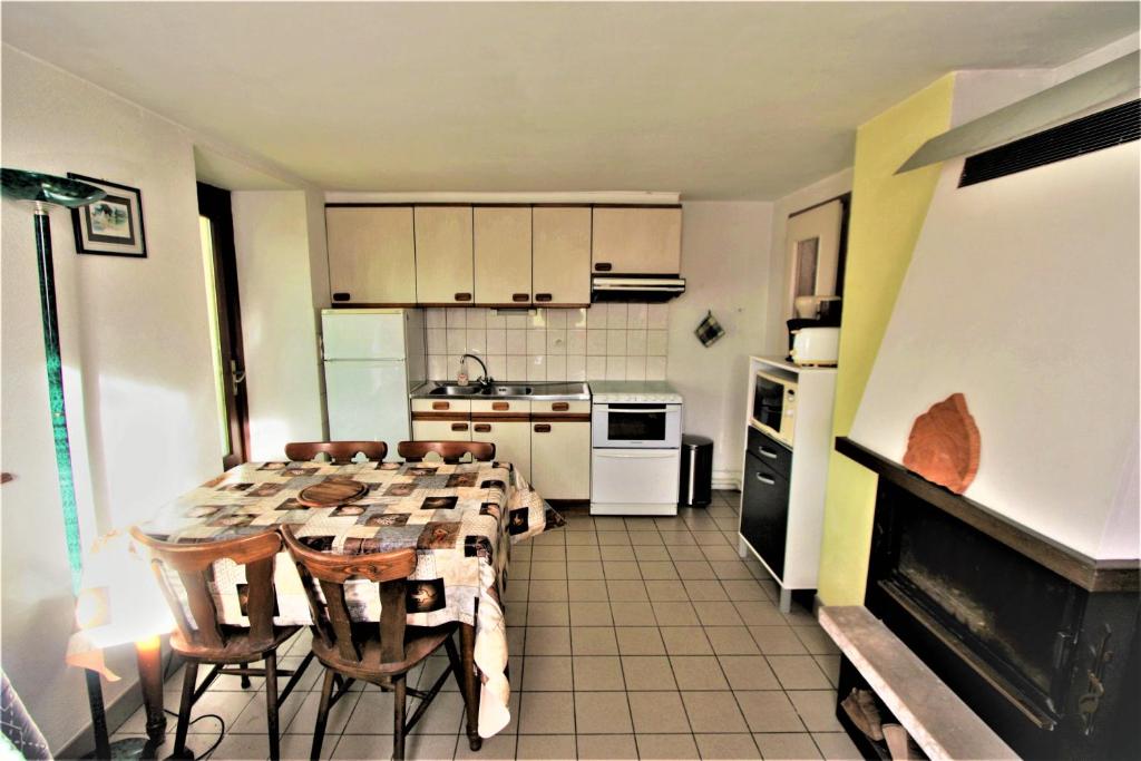 a kitchen with a table and chairs in a room at Gîte Les Hirondelles in Plombières-les-Bains
