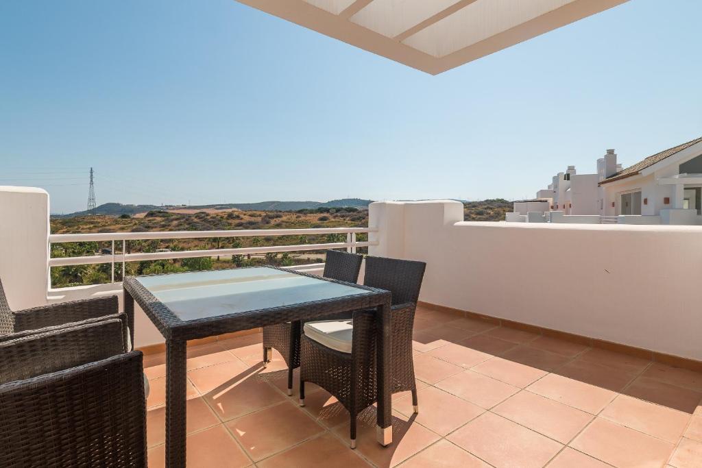 Balkón nebo terasa v ubytování 2214-Modern apt with private beach