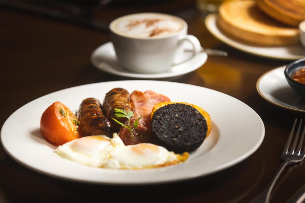 The Pied Bull - Resim 20