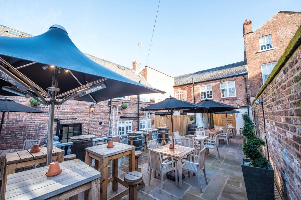 The Pied Bull - Resim 42