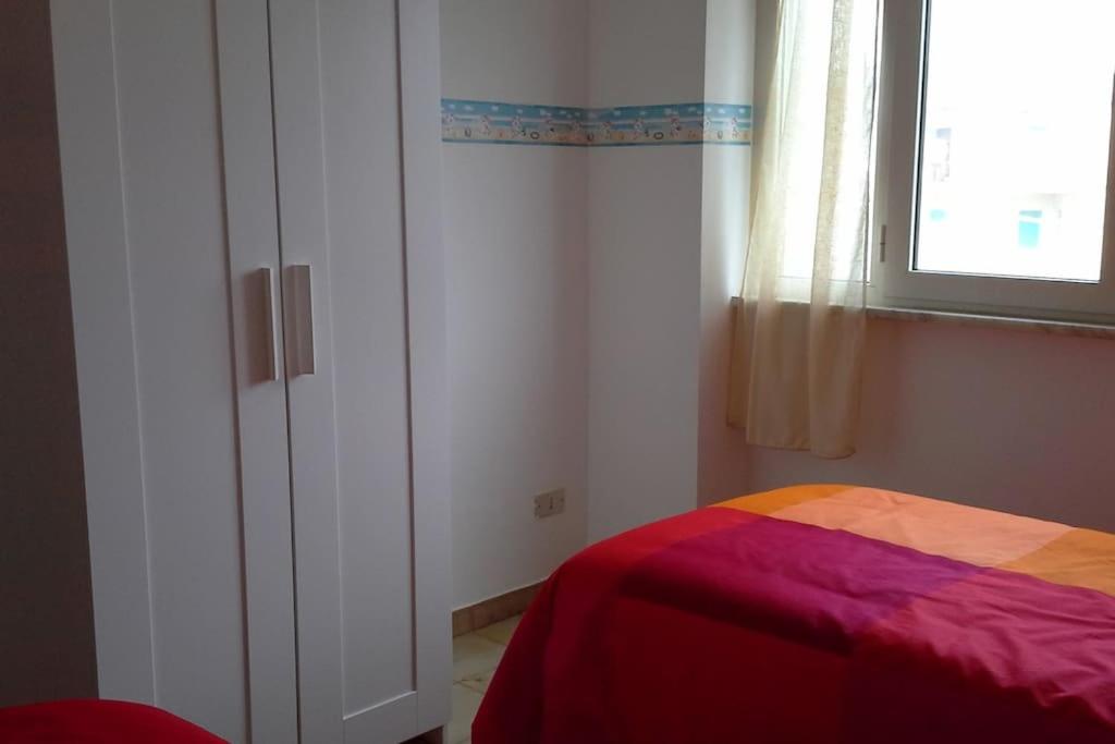 Postel nebo postele na pokoji v ubytování GIRASOLE a due passi dal mare
