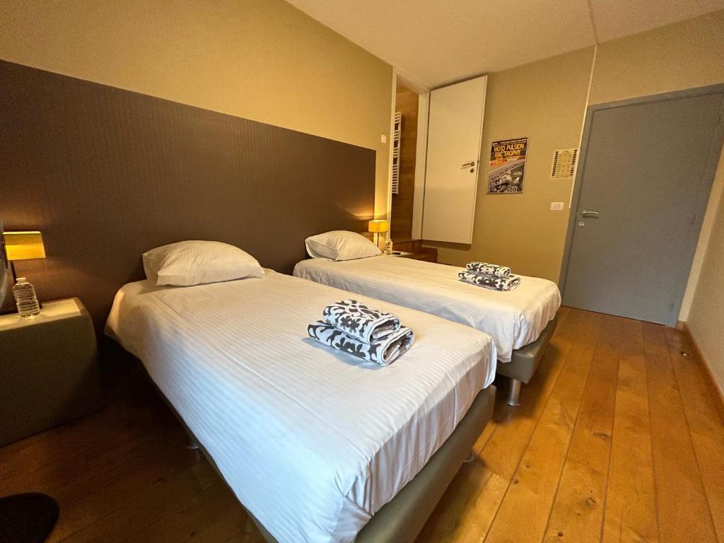 Postel nebo postele na pokoji v ubytování Race & Rooms