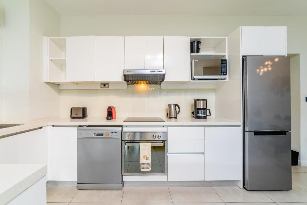 Kuchyň nebo kuchyňský kout v ubytování Beachcove Apt No 1