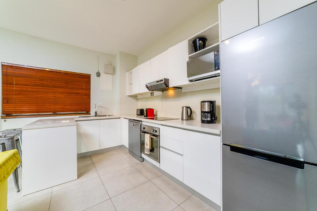Kuchyň nebo kuchyňský kout v ubytování Beachcove Apt No 1